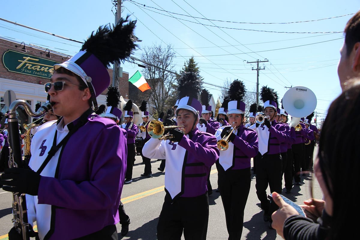 Hampton Bays High School marching band students make their way down the parade route.
Image credit: Keisa Sarmiento