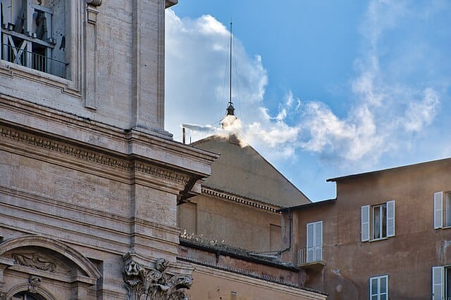 White smoke could be seen from the chimney of the Sistine Chapel on May 8 at 6:07 P.M., indicating that a new pope had been chosen.
Image credit: P 1997 via Wikimedia Commons License: https://creativecommons.org/licenses/by-sa/4.0/deed.it